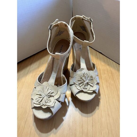 Madden Girl Wedge Heel 4" Ivory Color Peep Toe Flower‎ Size 9 - Picture 1 of 7
